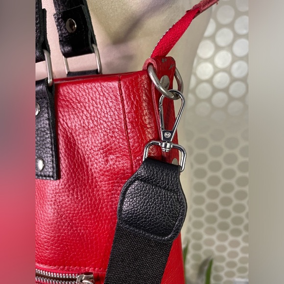 Satchel bag for women in red and black 100% leather, strap. Excellent quality. - Picture 12 of 17